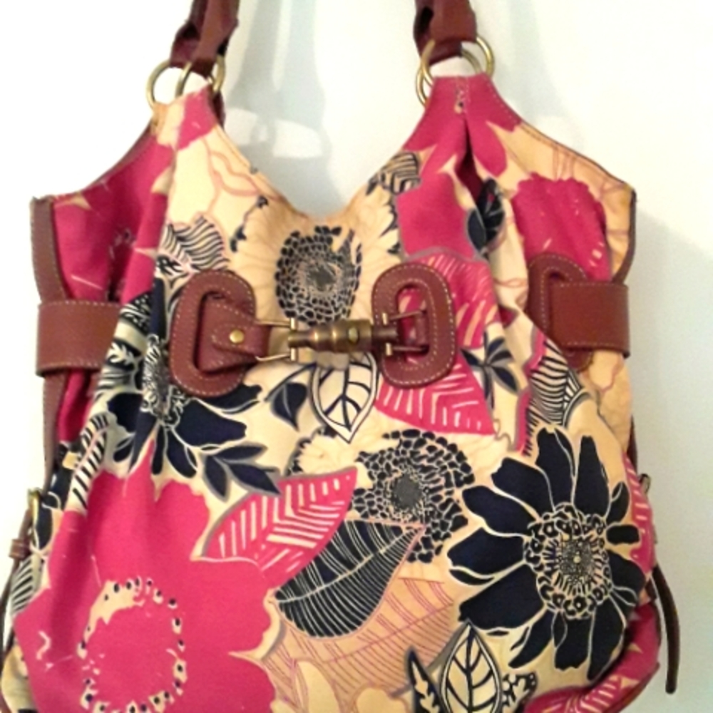 Bueno print cloth satchel.